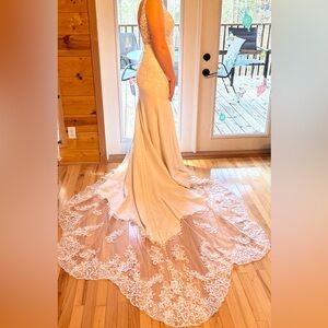 Elegant Ivory Lace Wedding Dress with Long Train